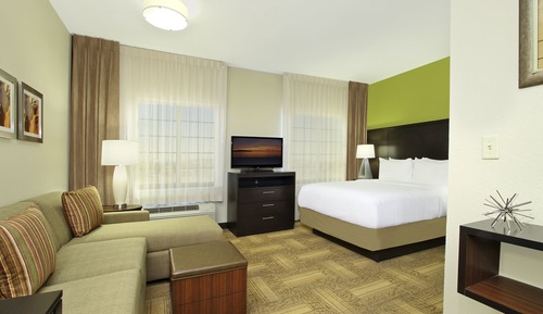 Studio Suite, 1 Queen Bed, Kitchen