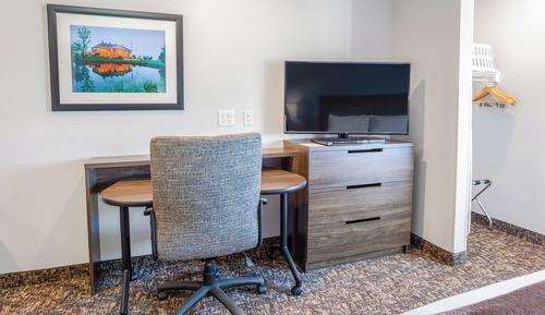Room, 1 Queen Bed (With Recliner)