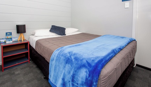 One Bedroom Cabin (Queen Bed)