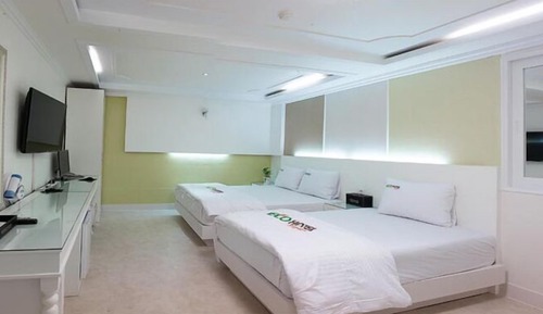 Deluxe Twin Room (2+ people extra charge 20,000 on site)