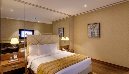Comfort Queen Room