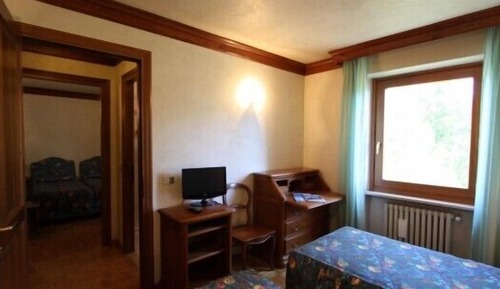 Family Room, Connecting Rooms