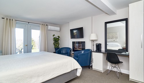Deluxe Room, 1 King Bed, Terrace