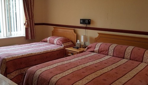 Suite, Ensuite (Ground Floor)