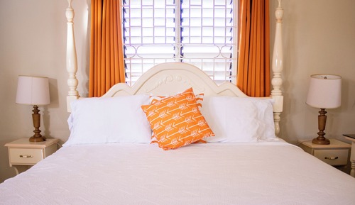 Honeymoon Room, 1 King Bed, Kitchen, Pool View