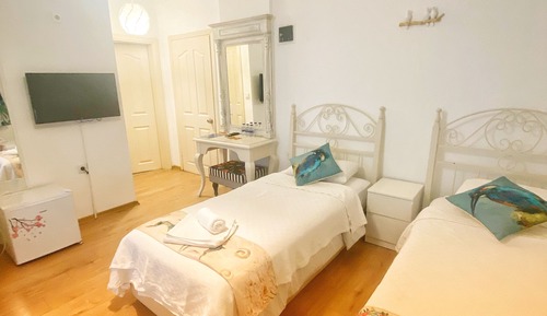 Comfort Studio Suite, 2 Bedrooms