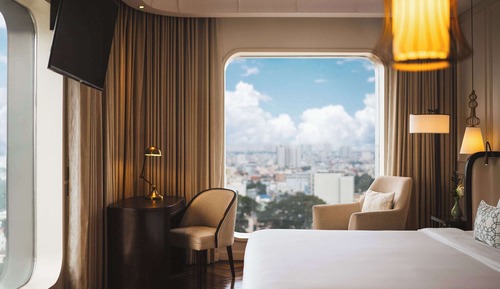 Deluxe Room, 1 King Bed, City View, Corner