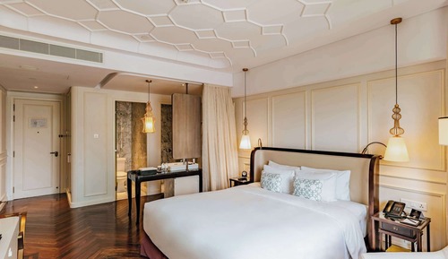 Deluxe Room, 1 King Bed, City View
