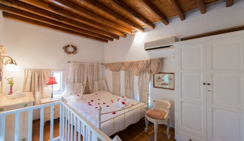 Romantic House, Multiple Bedrooms