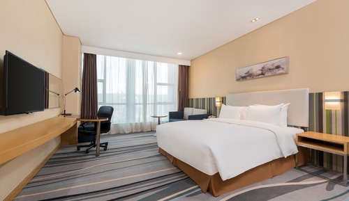 Standard Room, 1 King Bed (Extra Floor Space)