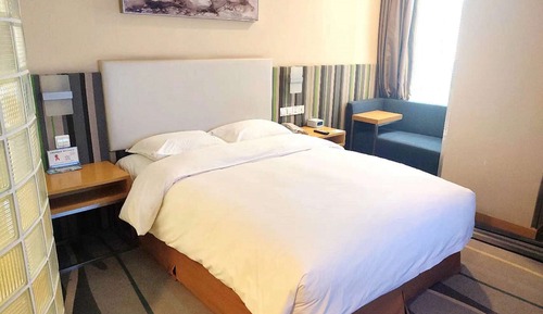 Standard Room, 1 Queen Bed