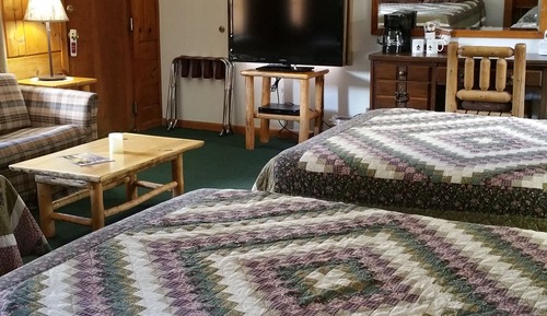 RIVER SIDE ROOM WITH 3 QUEEN BEDS
