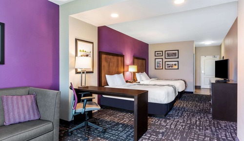 Deluxe Room, 1 King Bed, Accessible, Non Smoking (Mobility,Hearing,Tub w/Grab Bars)