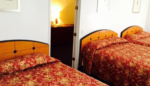 Standard Suite, Multiple Beds