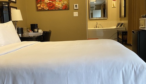 Superior Room, 1 Queen Bed, Jetted Tub