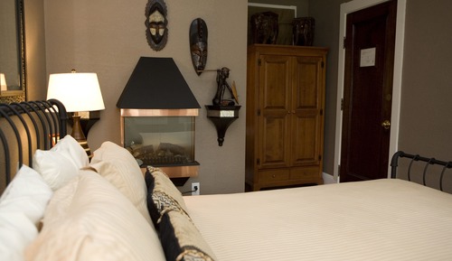 Standard Room, 1 Queen Bed