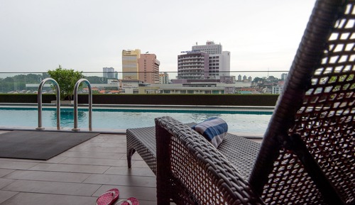 Poolside Suite King City View