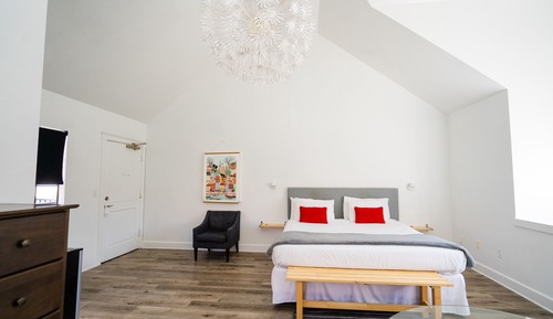 Classic Room, 1 King Bed, City View