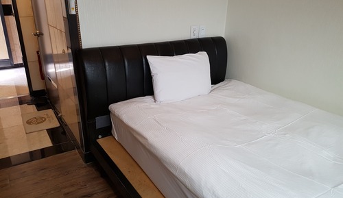 Single Room (Children under 5 not allowed)