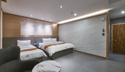 Suite Twin (Room Price for 2 Guests. Extra Person Fee KRW10,000 Charged at the Property)