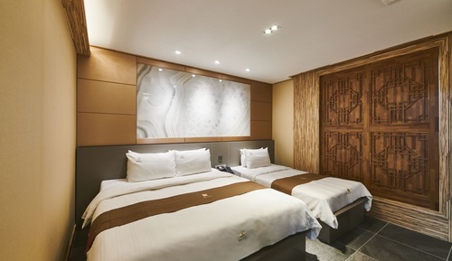 Luxury Suite (Room Price for 2 Guests. Extra Person Fee KRW10,000 Charged at the Property)