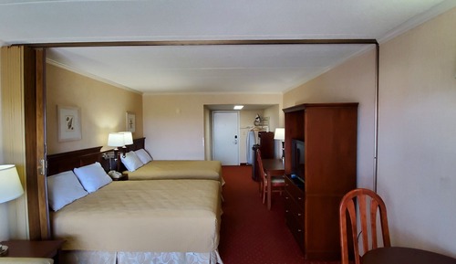 Room (Motel Room, 2Queens & Sofa, Top Floor)