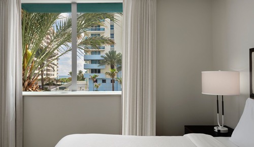 Suite, 1 King Bed, Partial Ocean View