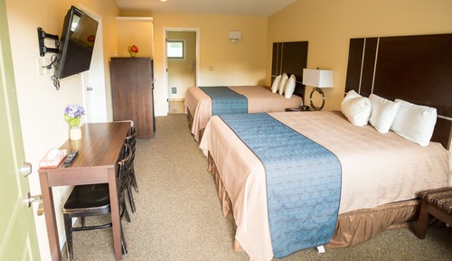 Deluxe Double Room, 2 Queen Beds, Pool Access, Mountain View
