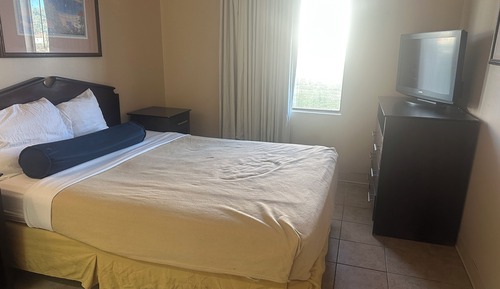 Queen Bed Suite with Kitchenette Non Smoking
