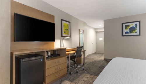 Standard Room, 1 King Bed, Non Smoking, Refrigerator