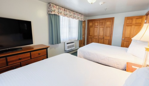Two Queens Main Inn Suite (Clipper Suite)