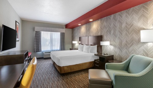 Standard Room, 1 King Bed, Non Smoking, Refrigerator & Microwave