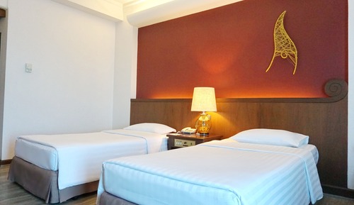 Luxury Twin Room City View Or River View