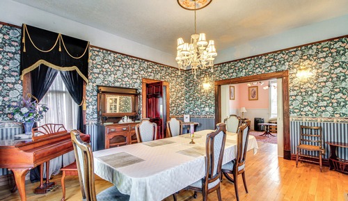 House (4 Bedrooms)