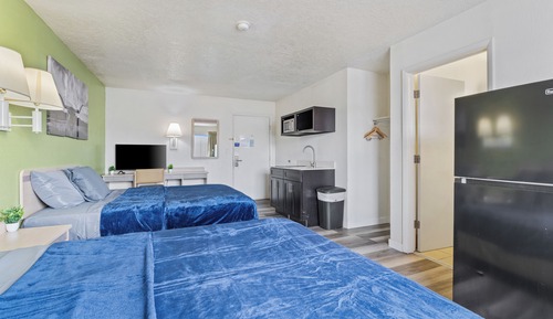 Basic Studio, 2 Queen Beds, Non Smoking, Pets Allowed