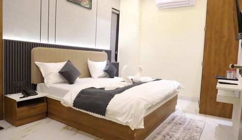 Deluxe Double Room, 1 Queen Bed, City View