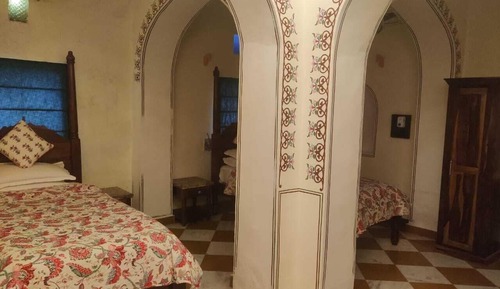 Royal Room, Balcony