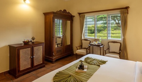 Luxury Double Room, 1 King Bed, Patio, Mountain View