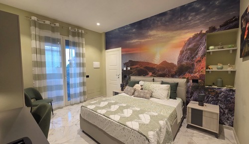 Luxury Suite, 1 King Bed, Garden View