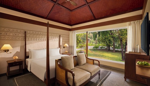 Suite, 1 King Bed, Garden View