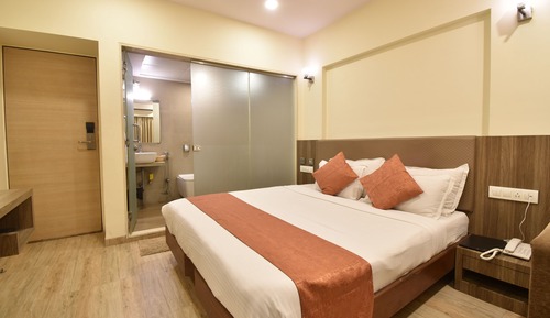 Premium Twin and King Bed Room