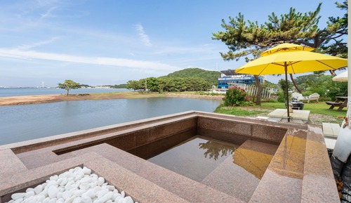 Basic Room, 1 Bedroom (Cello (Ocean View, BBQ))