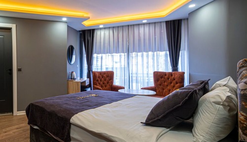 Standard Room, 1 Queen Bed, Air conditioning, City View