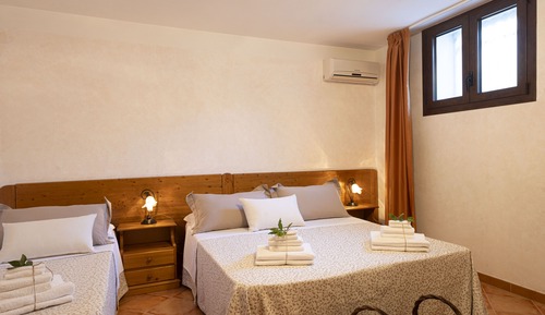 Classic Triple Room, Patio