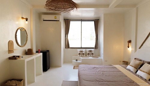Superior Room, Bathtub