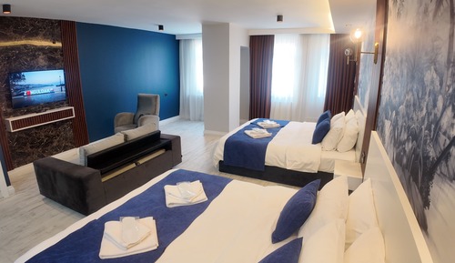Family Suite, Multiple Beds, Non Smoking, Housekeeping
