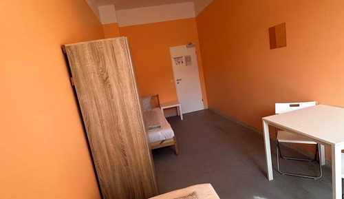 Twin Room (#309)