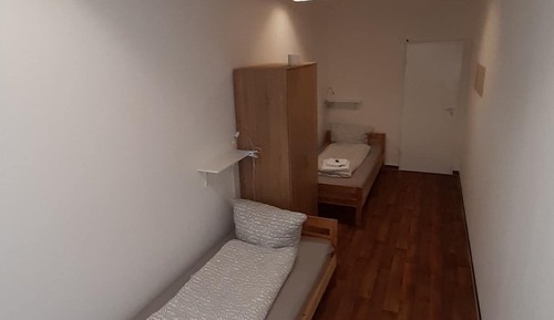 Twin Room (#009)