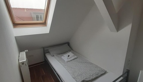 Single Room (#402)