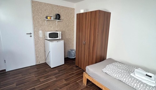 Twin Room (#404)
